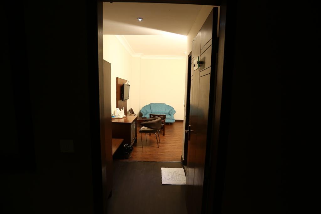 Click Hotel Kohinoor, Λουντιάνα Εξωτερικό φωτογραφία